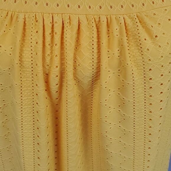 💸3/12$- Avon Eyelet Top w/ Flutter Sleeves-Medium - Picture 4 of 8